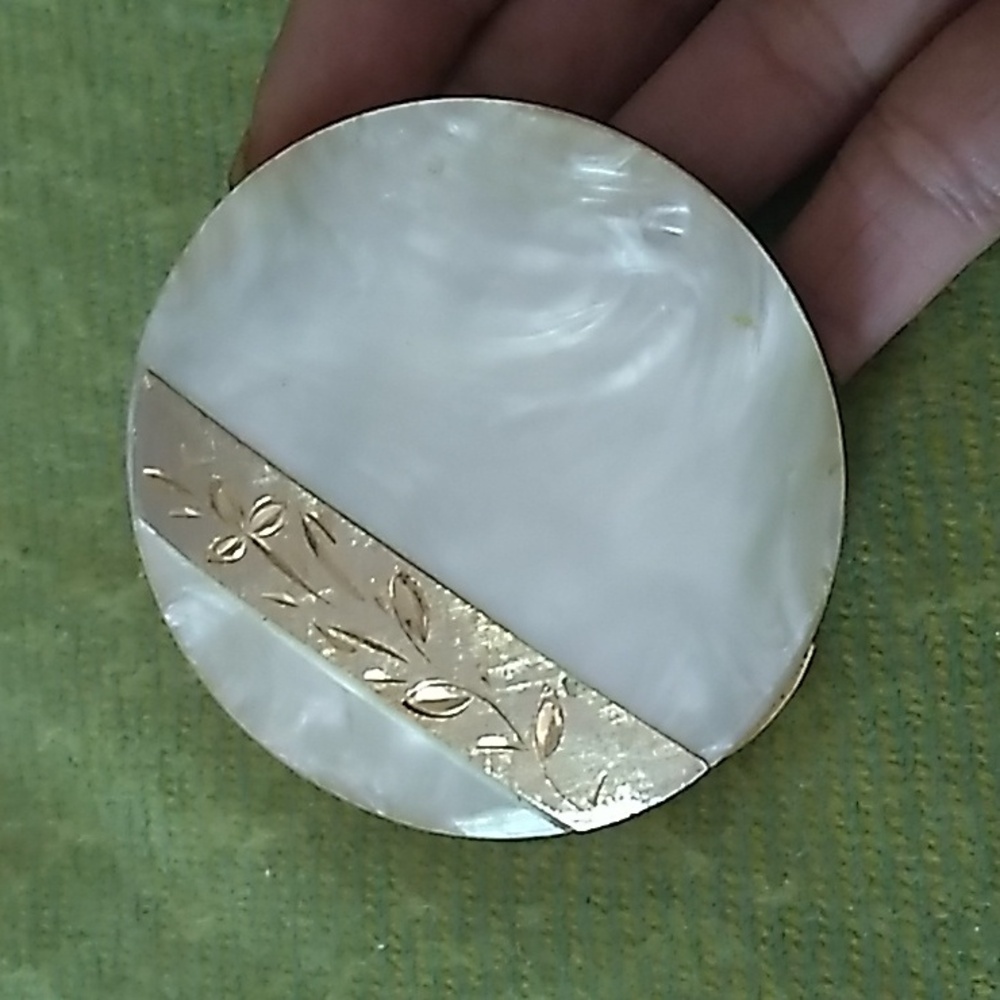 Vintage Round Marhill Fifth Ave Compact Mother of Pearl with Hand Engraved Trim